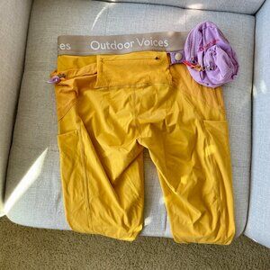 Brand new Outdoor Voices Snacks 7/8 Legging in Cider Size M